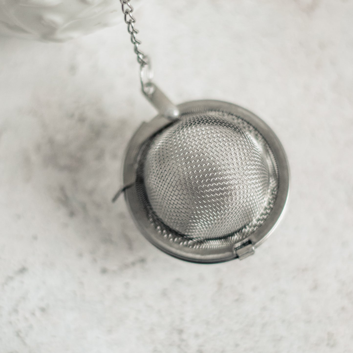 Metallic tea infuser